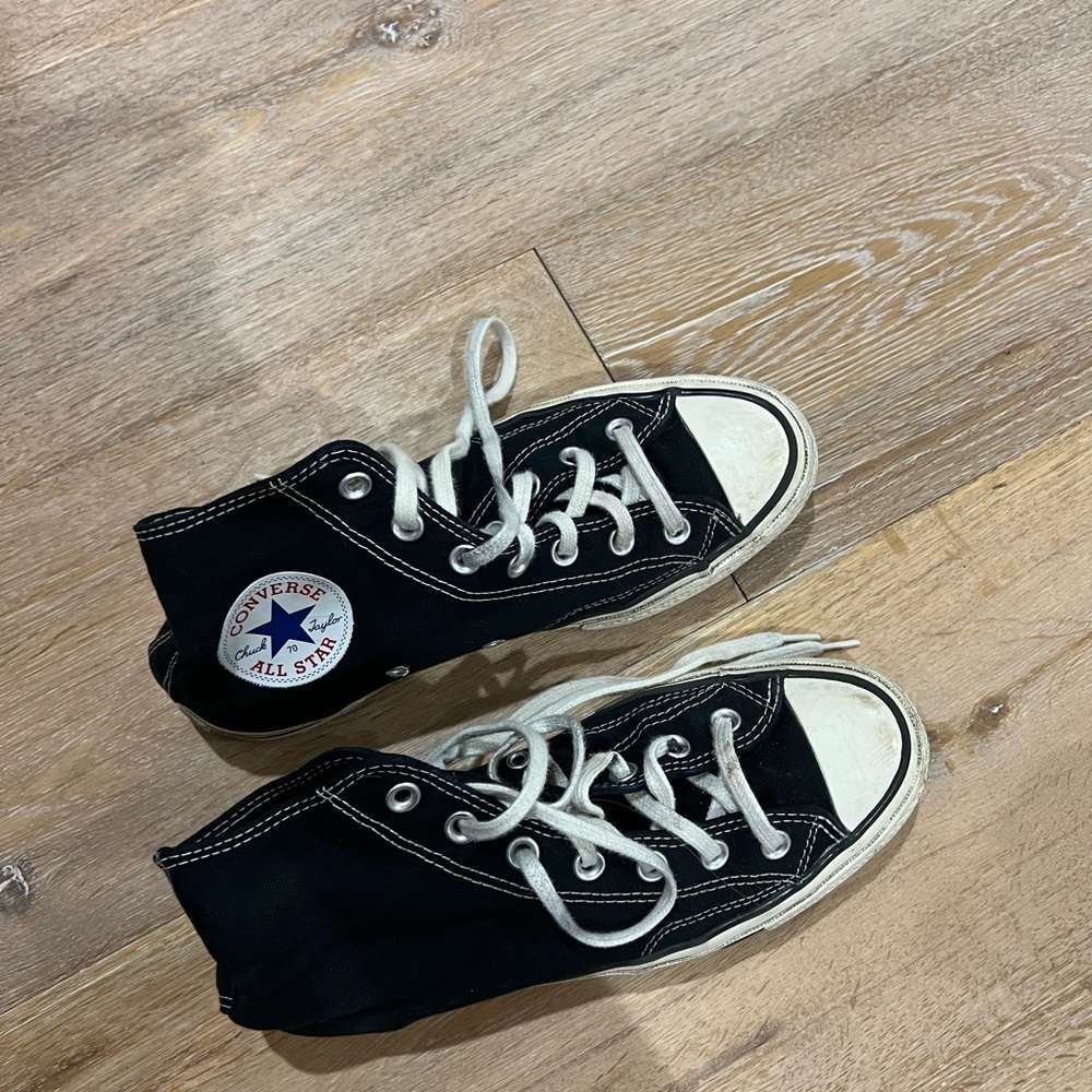 Black chuck taylor converse